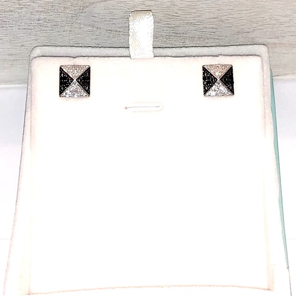 NEW .52ctw Black/White Natural Diamond Earrings - Picture 4 of 16